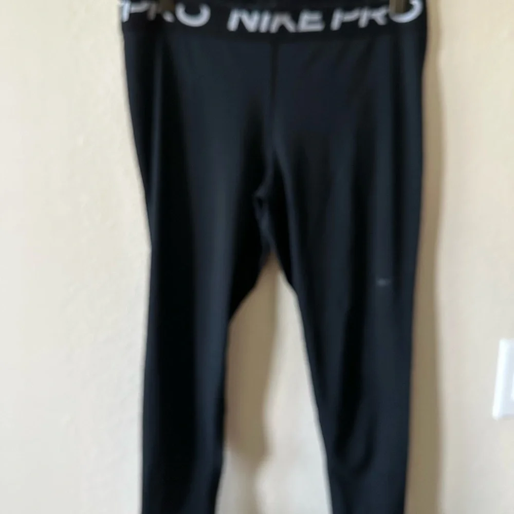 Nike womens pro black  Performance Leggings size L/ pre owned B204